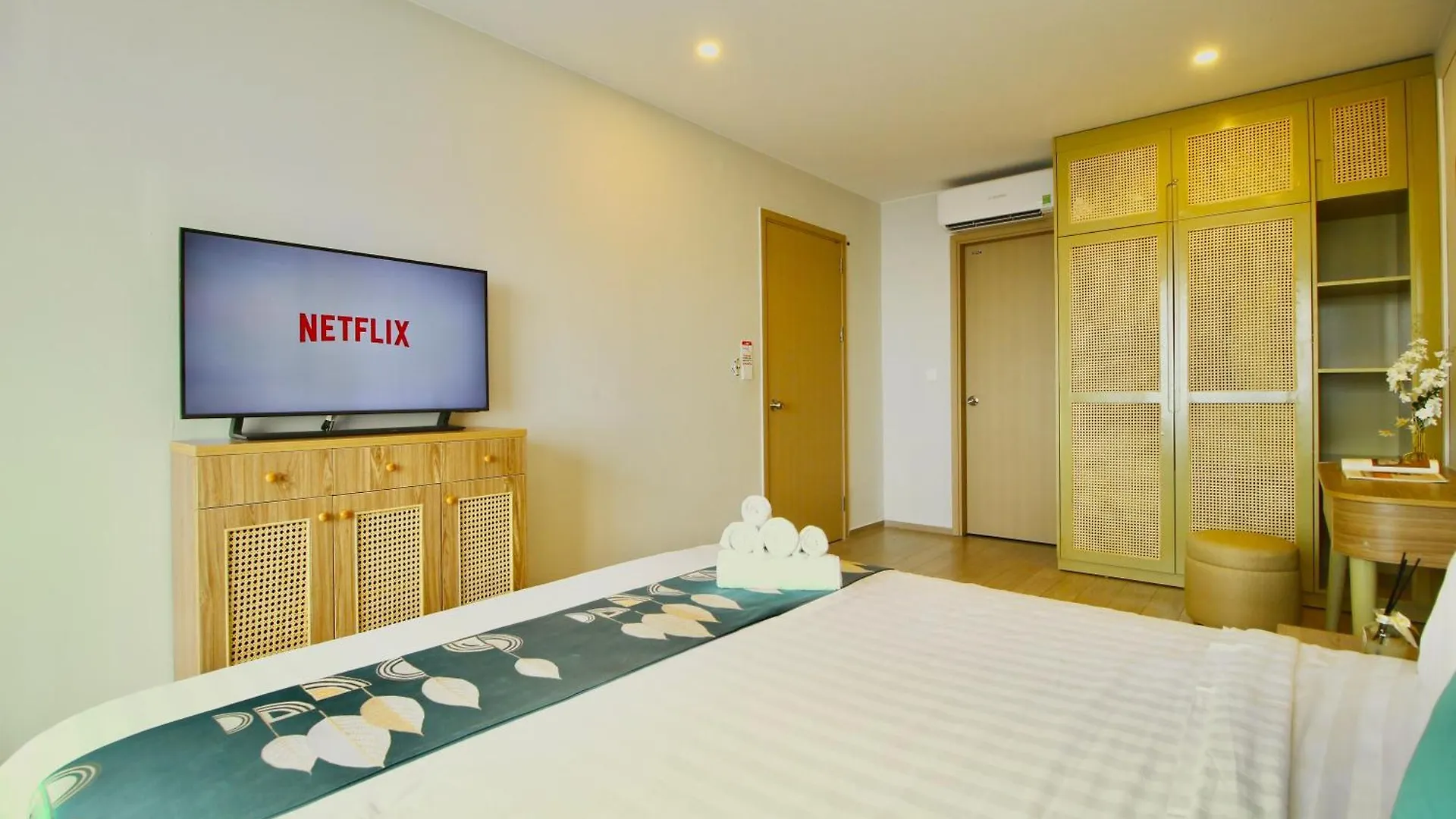 Nang'S Apartment - The Song Vung Tau, Pool & Yellow Sand Beach